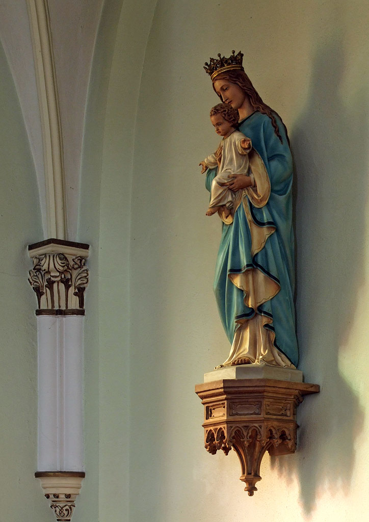 [Immaculate+Conception+Church,+in+Columbia,+Illinois+-+statue+of+Mary+and+the+Infant+Jesus.jpg]