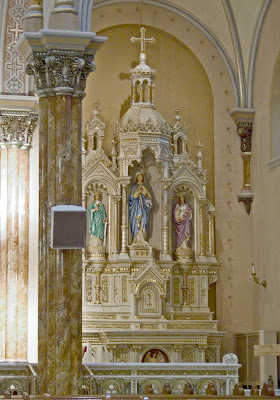 Saint Anthony of Padua Roman Catholic Church, in Saint Louis, Missouri, USA - Mary's altar