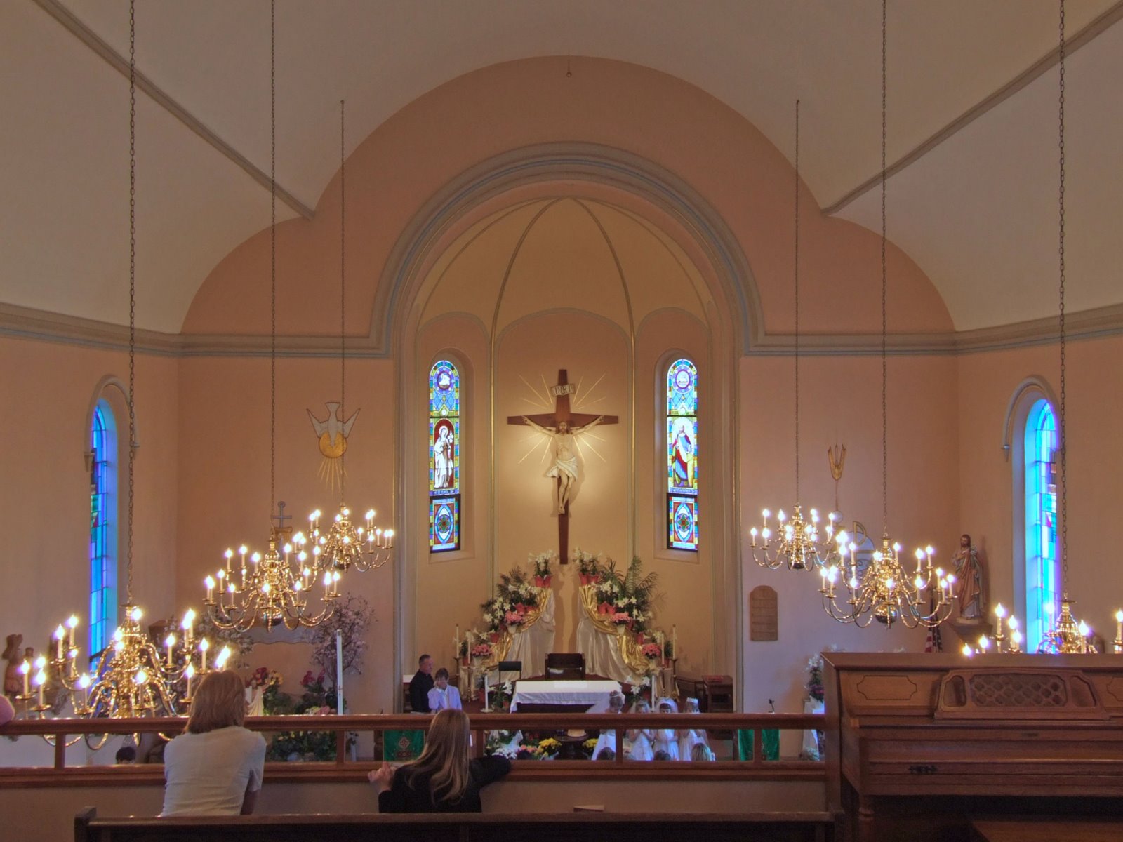 [Saint+James+Church,+in+Millstadt,+Illinois+-+nave.jpg]