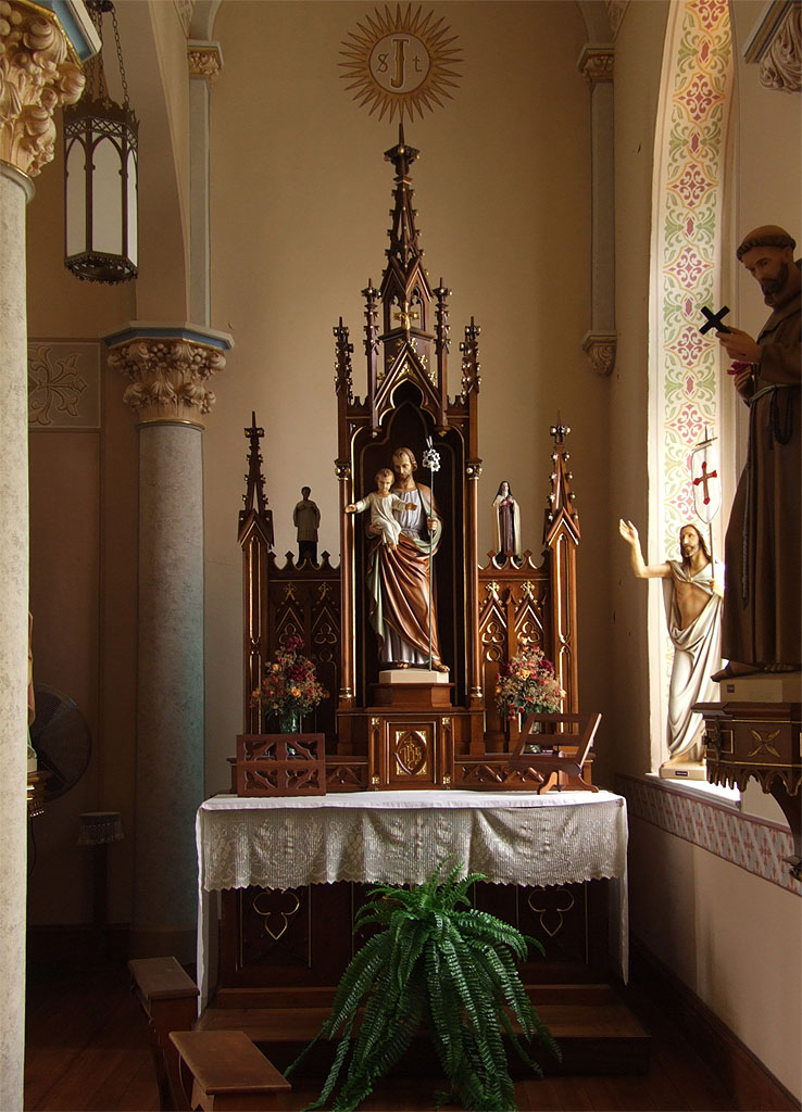 [Saint+Martin+Roman+Catholic+Church,+in+Starkenberg,+Missouri+-+altar+of+Joseph.jpg]