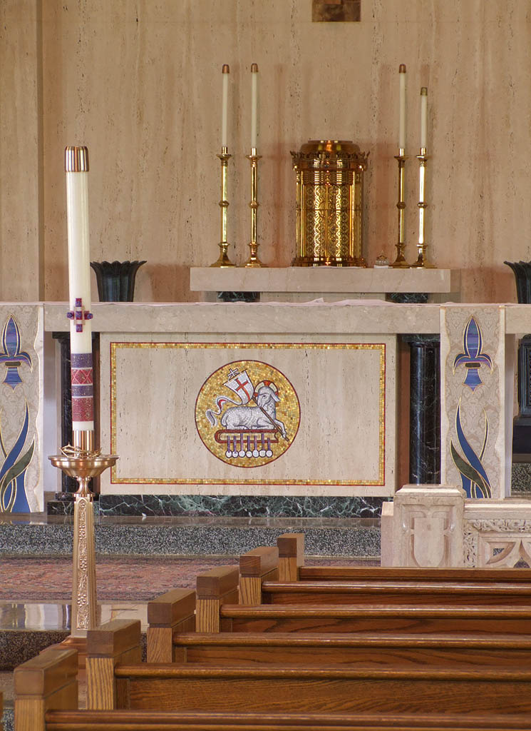 [Sainte+Genevieve+du+Bois+Roman+Catholic+Church,+in+Warson+Woods,+Missouri,+USA+-+altar.jpg]