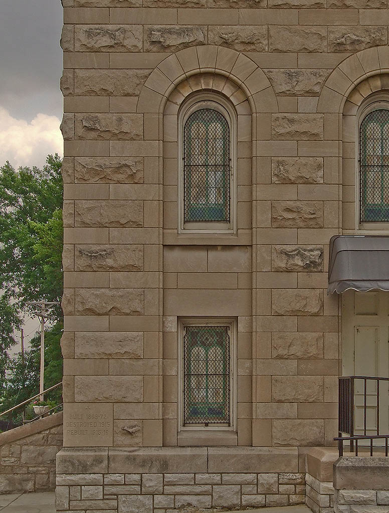 [Saint+Charles+Borromeo+Roman+Catholic+Church,+in+Saint+Charles,+Missouri,+USA+-+exterior+detail.jpg]