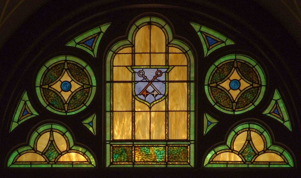 [Saint+Charles+Borromeo+Roman+Catholic+Church,+in+Saint+Charles,+Missouri,+USA+-+stained+glass+window.jpg]