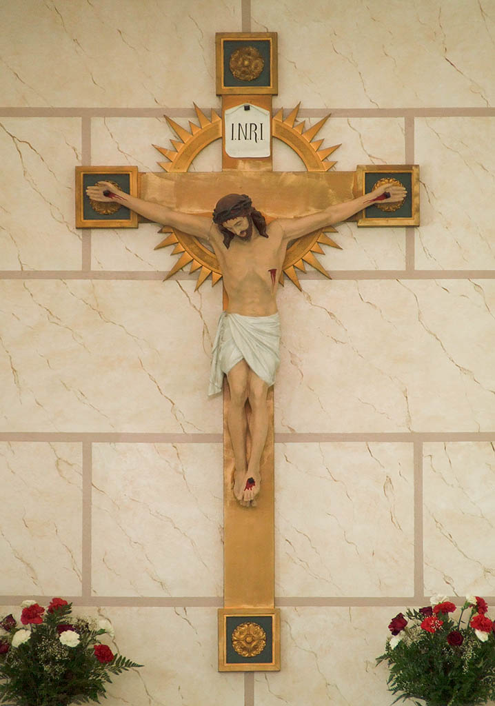 [Saint+Gertrude+Roman+Catholic+Church,+in+Krakow,+Missouri,+USA+-+crucifix.jpg]