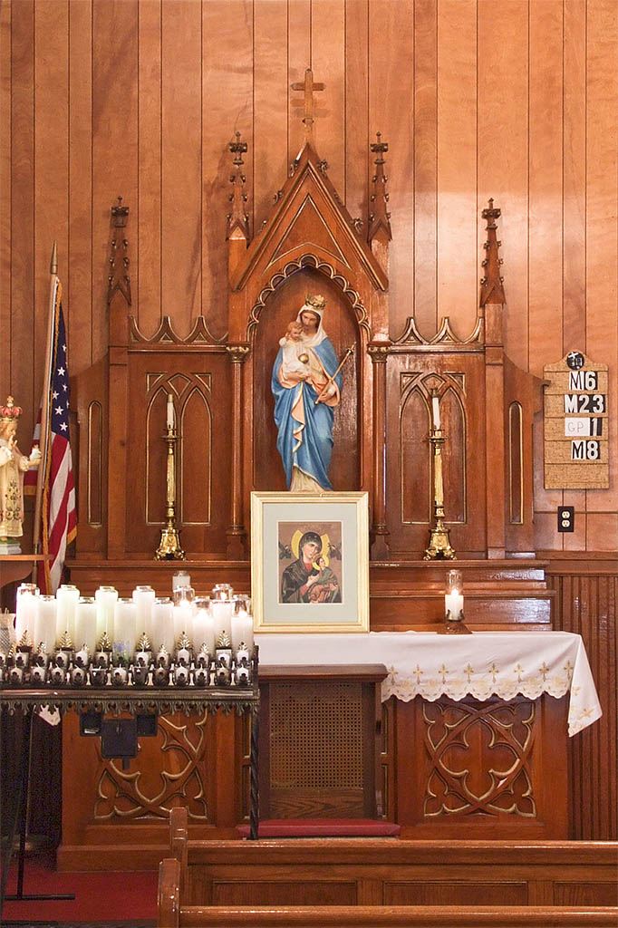 [Saint+Stephen+Roman+Catholic+Church,+in+Richwoods,+Missouri,+USA+-+altar+of+Mary.jpg]