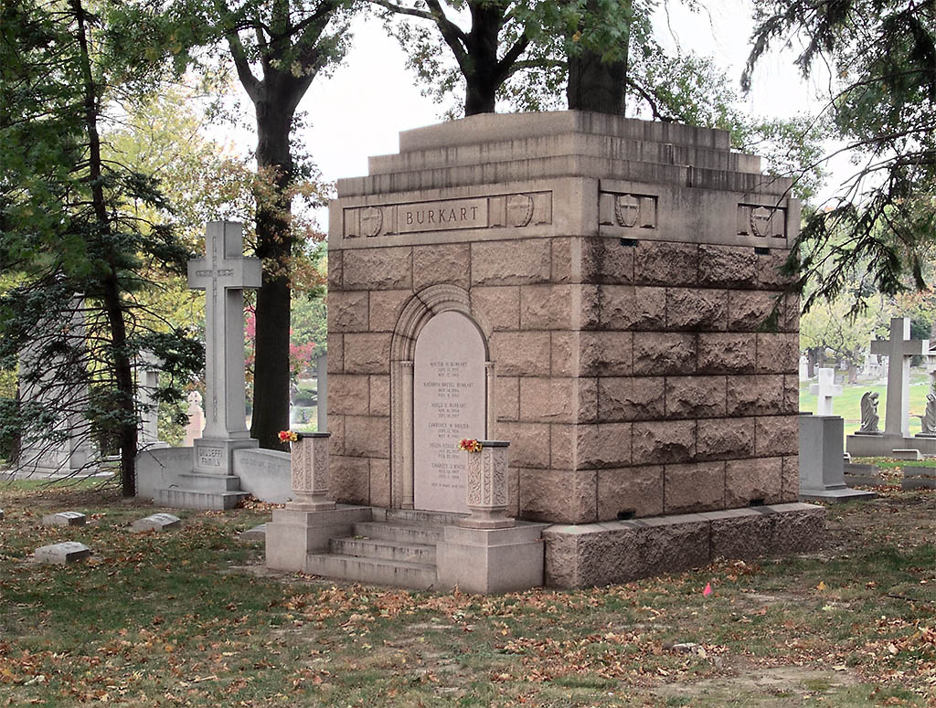 [Calvary+Cemetery,+in+Saint+Louis,+Missouri+-+Burkart+tomb.jpg]