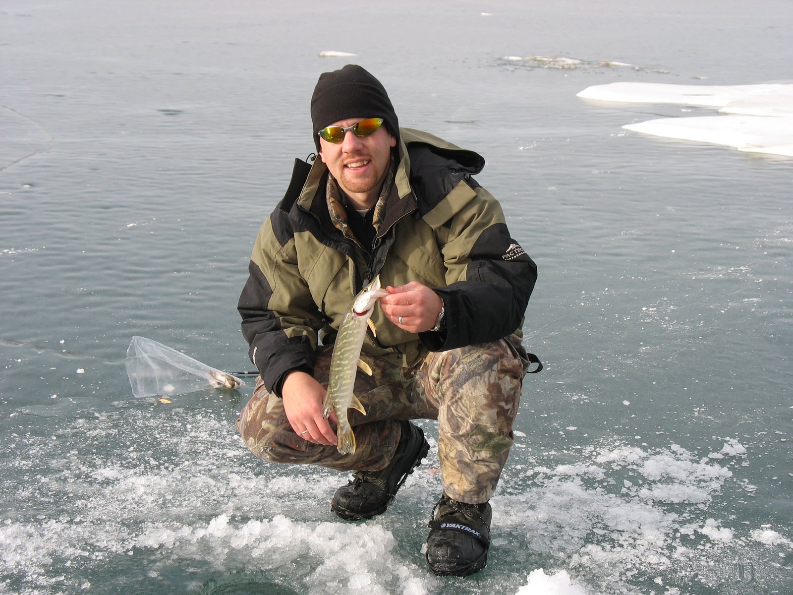 [ice+fishing+on+Francis+016.JPG]