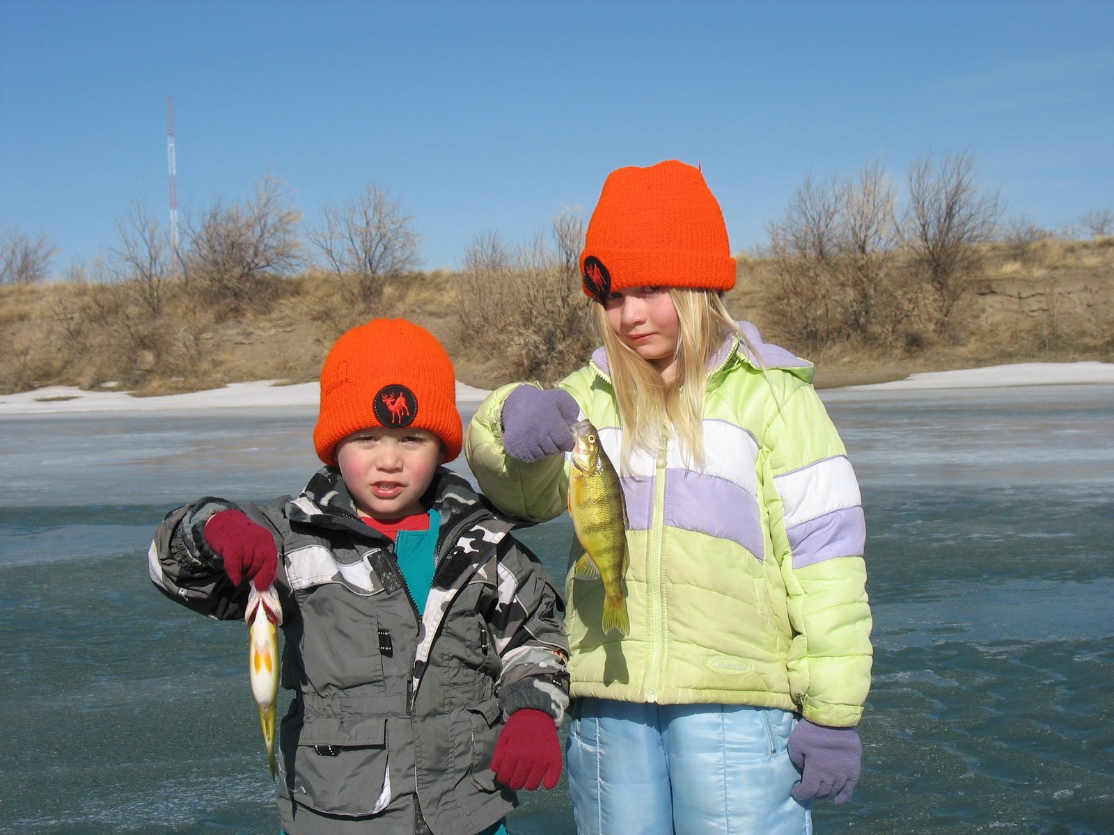 [ice+fishing+with+Dilly+010.JPG]