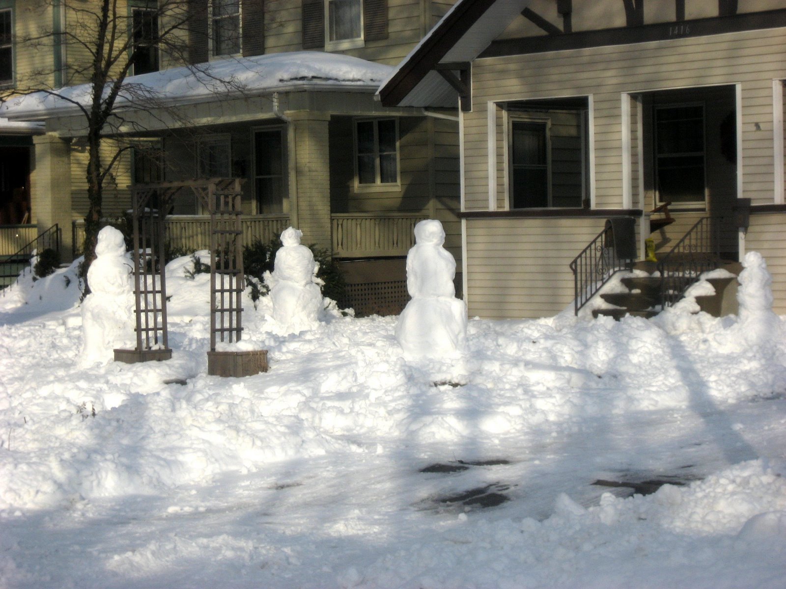 [4+snowmen.jpg]