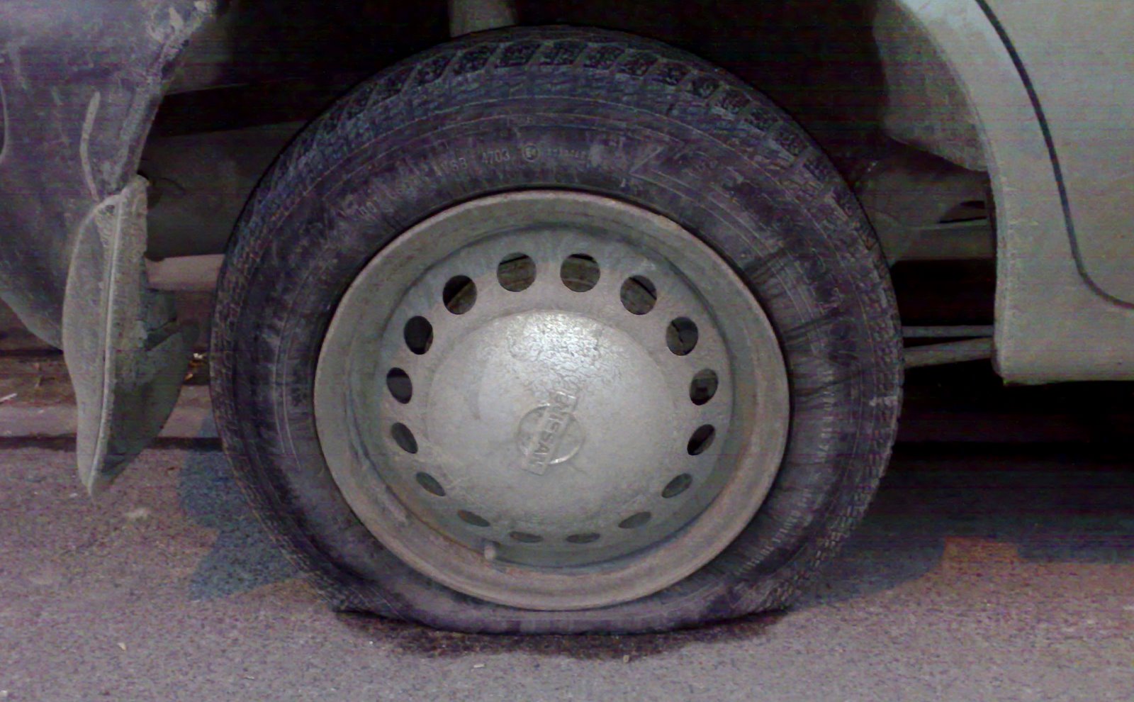 [flat+tyre+1.jpg]