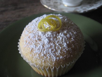 [lemon+yoghurt+cupcake.jpg]