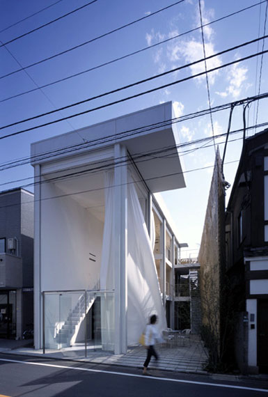 [skinney+houses_Shigeru+Ban_Glass+Shutter+House.jpg]