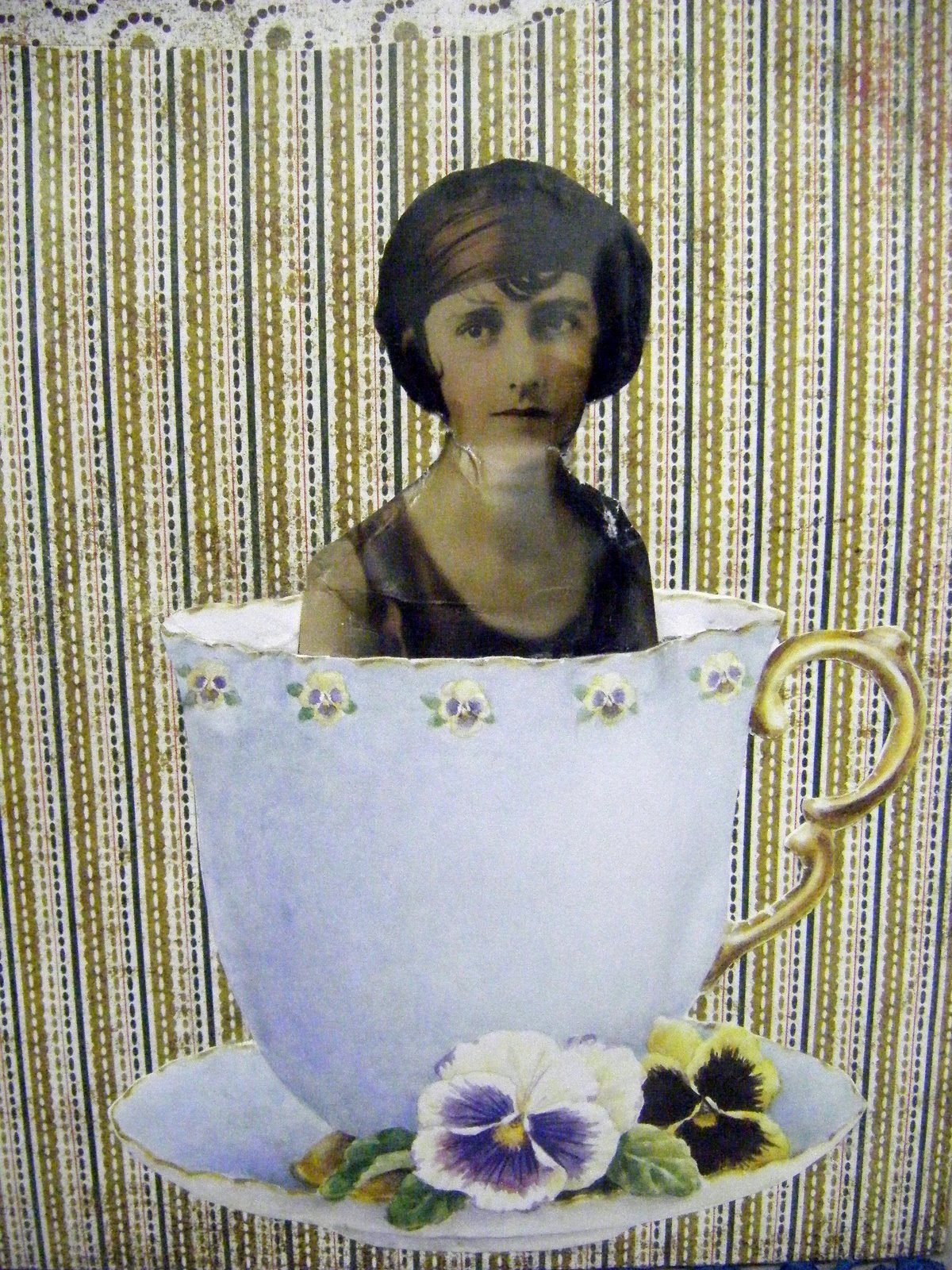 [woman+in+teacup+close-up.JPG]