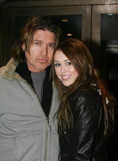 Pictures of Miley and her Dad Normal_02,0