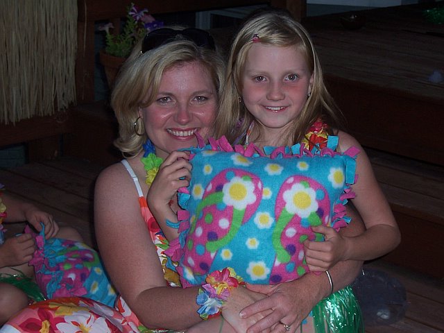 [Cassidy+pic+with+mommy+at+luau.jpg]