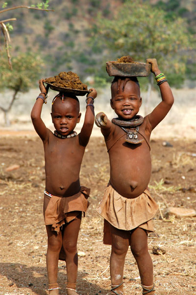 [himba+children+with+bowls+of+manure.JPG]