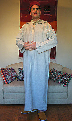 What do Moroccan people wear?