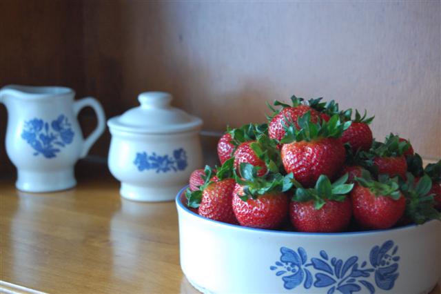 [strawberries+on+the+hutch.jpg]