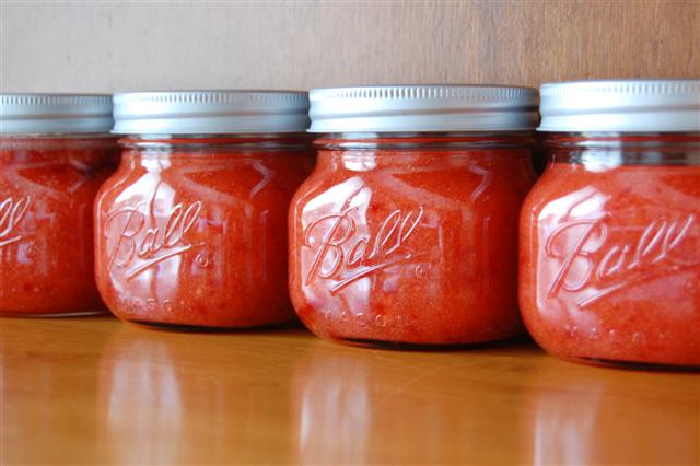 [jars+of+strawberry+jam.jpg]