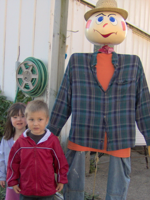 [Jordan+and+Jake+with+scarecrow.jpg]