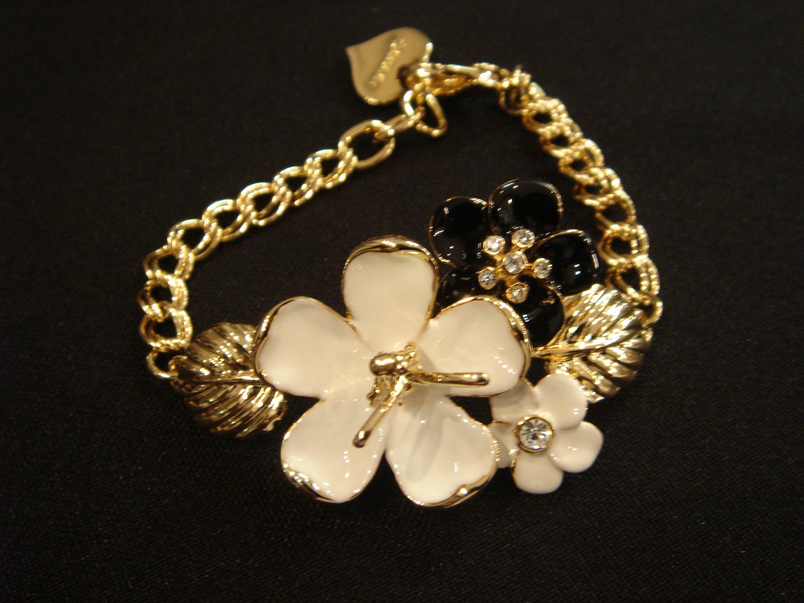 [Dis+flower+tinkerbell+bracelet.JPG]