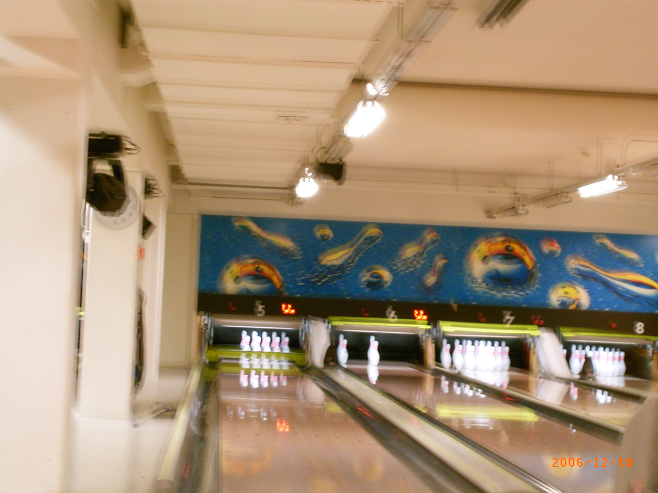 [bowling.JPG]