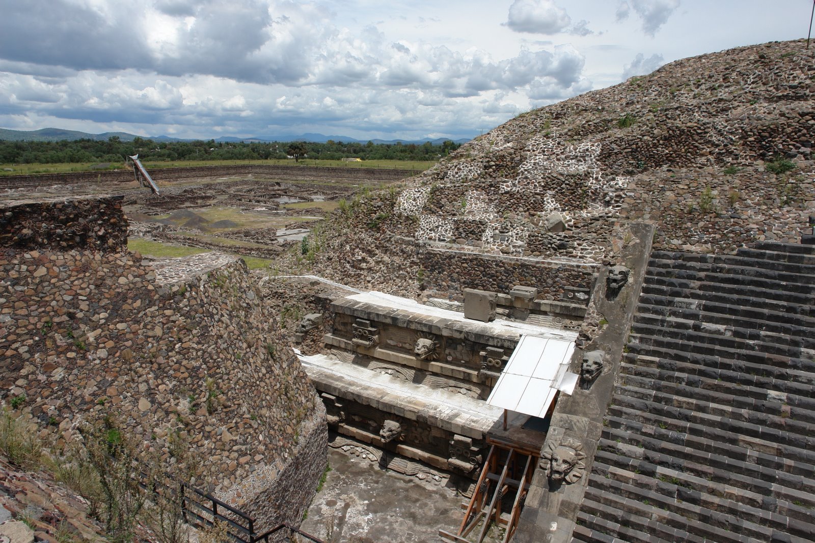 [teotihuacan+2.JPG]