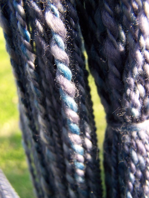 [deep+blue+merino+yarn+1.jpg]