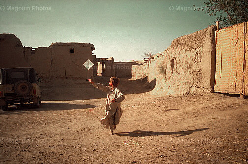 [Thomas+Dworzak+-+AFGHANISTAN.+Province+of+Takhar.+Ai-Khanum+district.+October+12th,+2001.jpg]