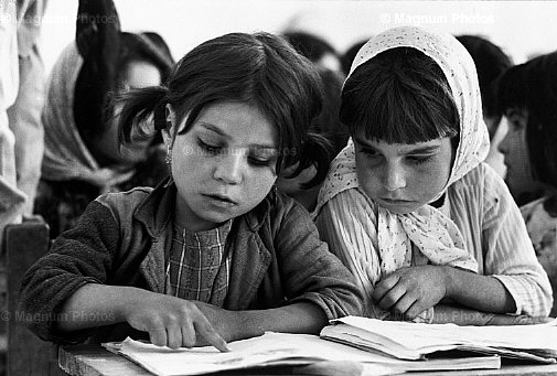 [Marilyn+Silverstone_IRAN.1967.+Two+girls+learning+how+to+read.jpg]
