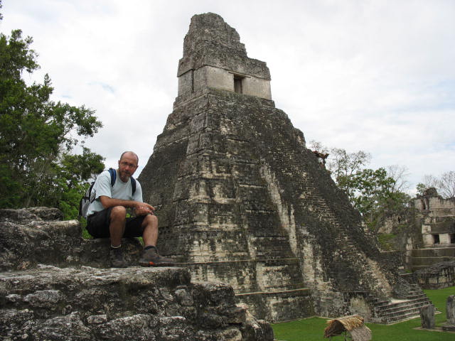 [Carlos+en+Tikal.jpg]