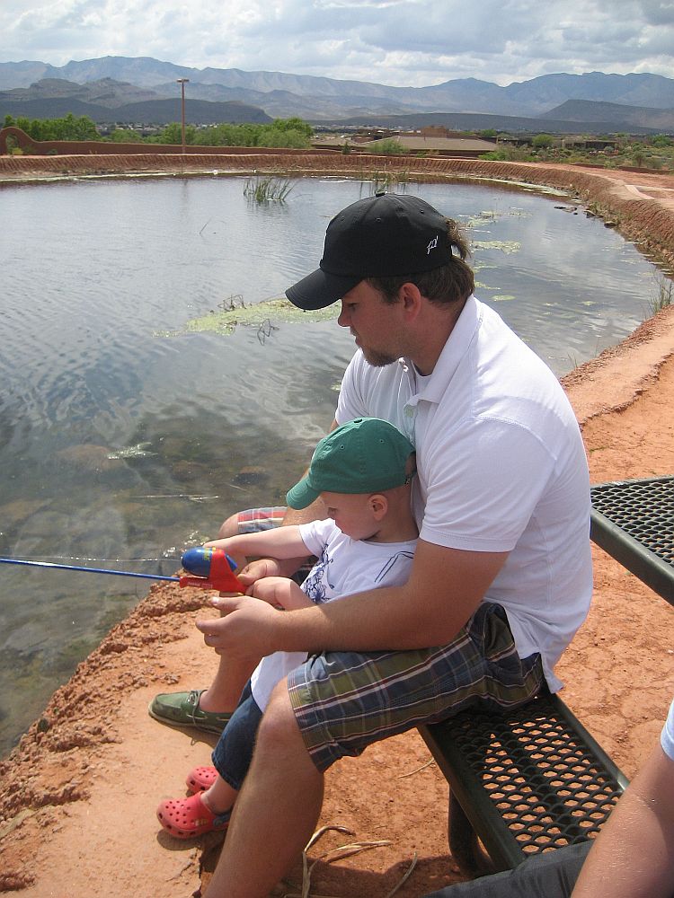 [george+fishing+with+daddy.jpg]
