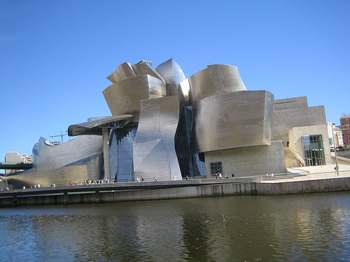 [Guggenheim Bilbao 2.jpg]
