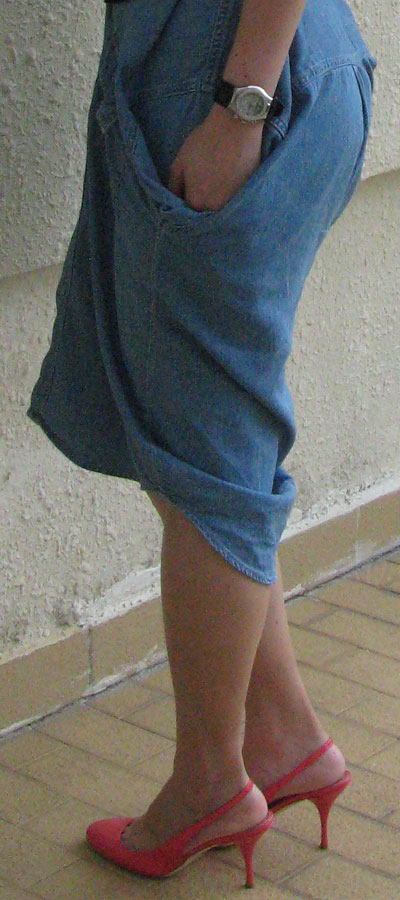 [outfit29mar08side.jpg]