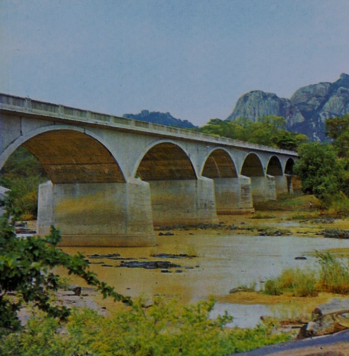 [Lundi+River+Bridge.jpg]