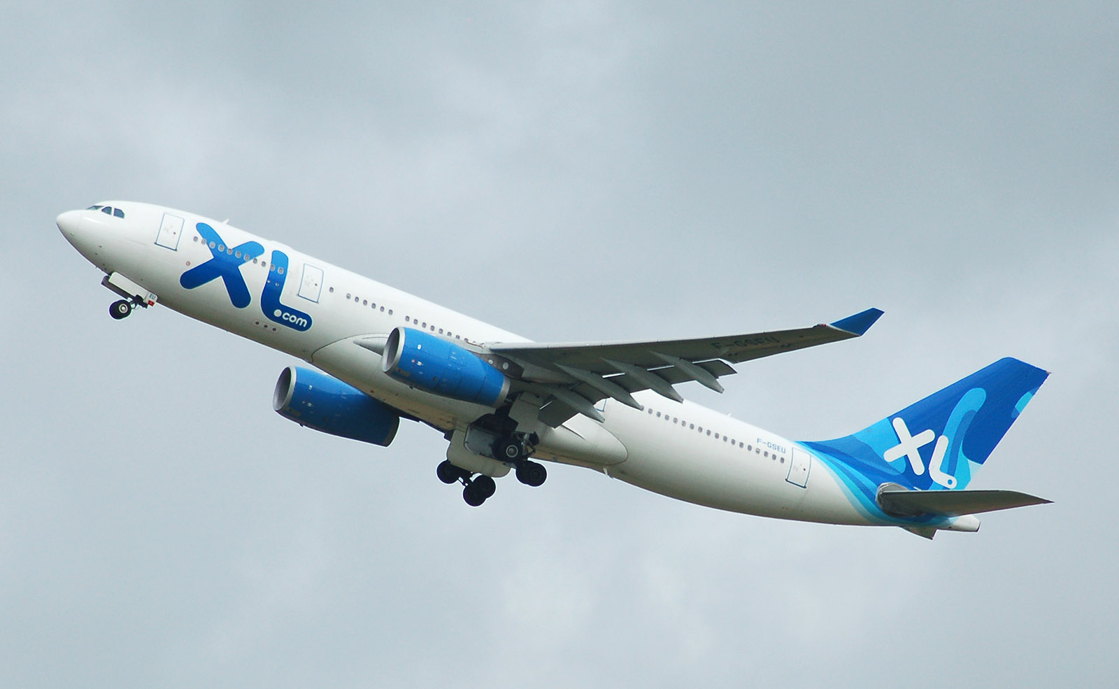 [A330+F-GSEU+XL+Airways+Cardiff+040808.jpg]