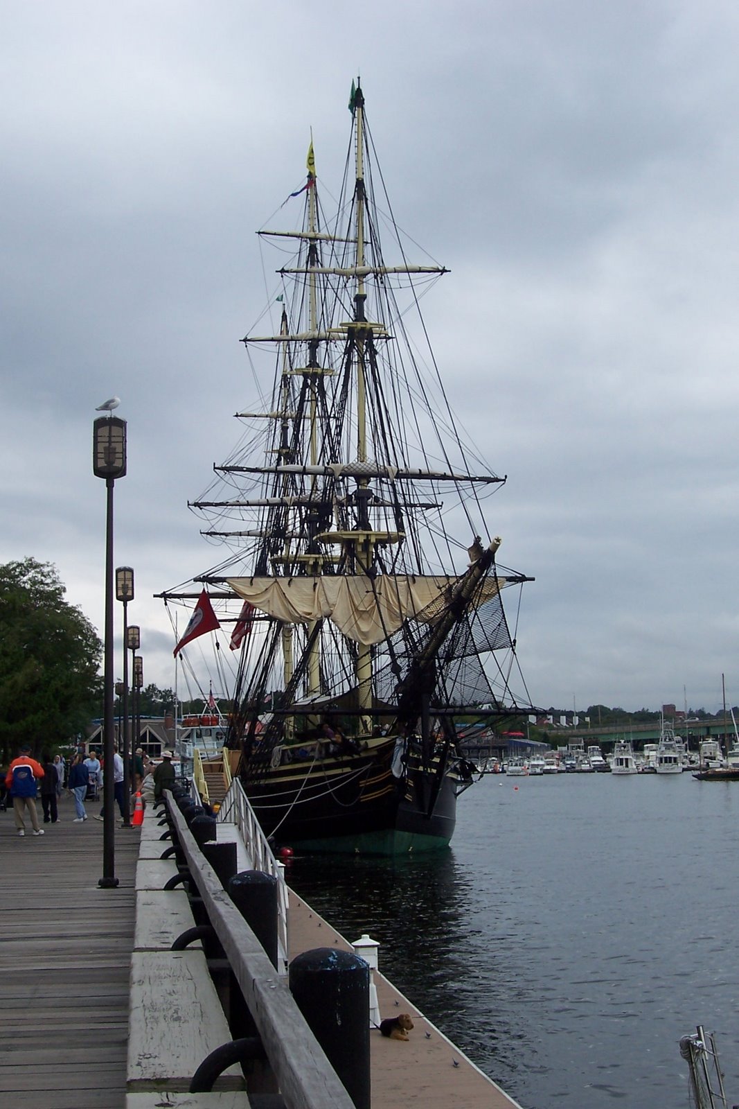 ['Friendship+of+Salem'+docked+in+Newburyport.+The+replica+was.JPG]