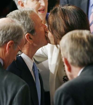 [bachmann_and_bush_kiss.jpg]