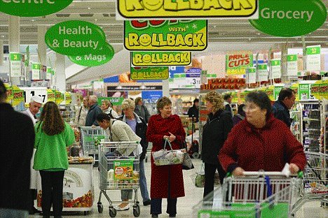 [Supermarket+inside+packed+with+shoppers.bmp]