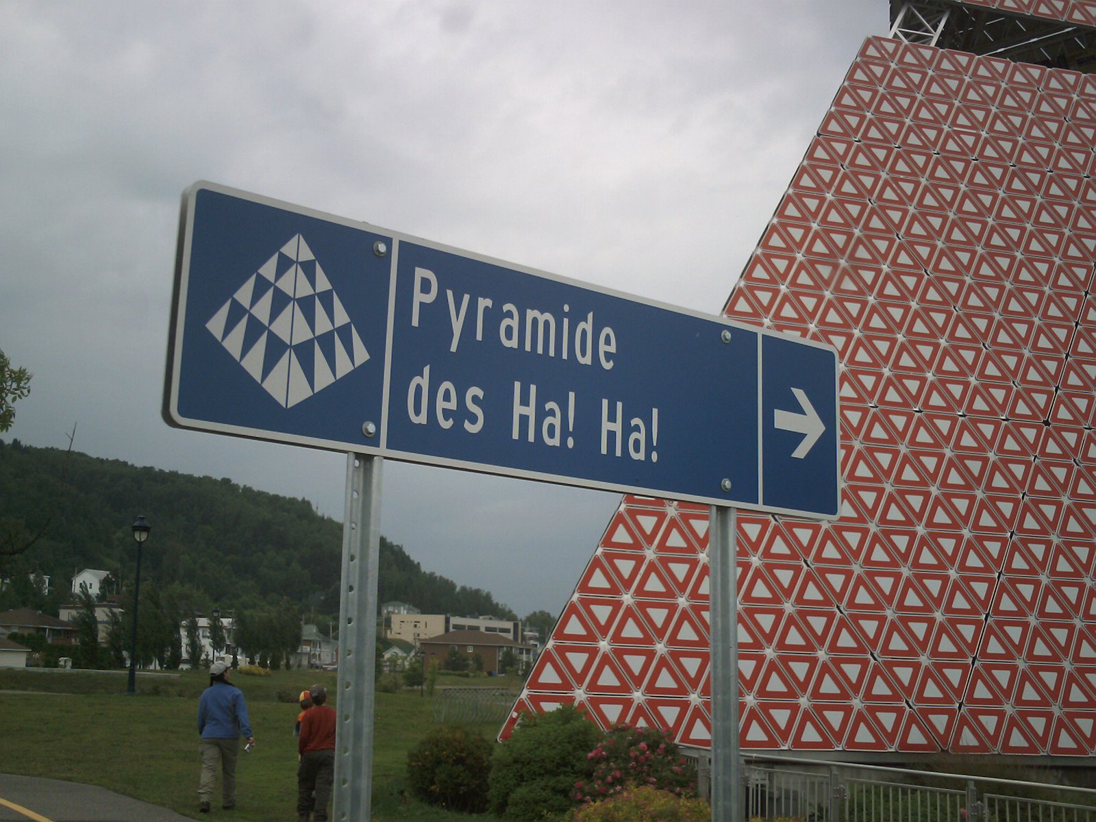 [La+pyramide+des+Ha!Ha!+2.JPG]