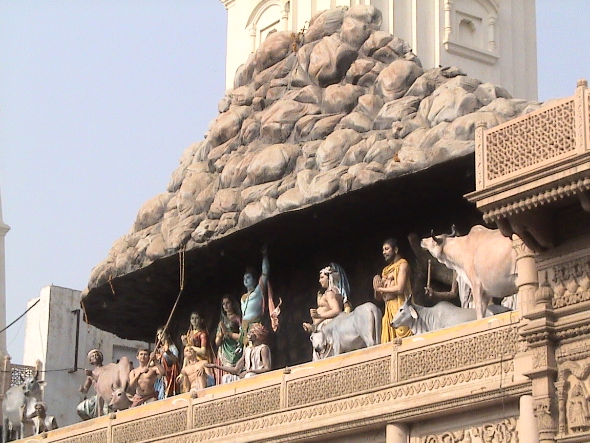 [giriraja+maharaj+temple,govardhan.JPG]