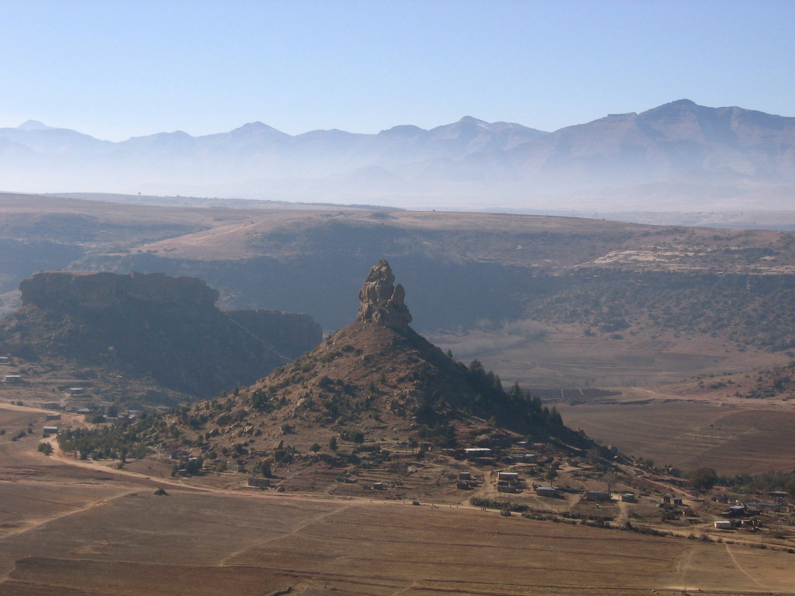 [thaba+e+katiba+ea+Lesotho.jpg]