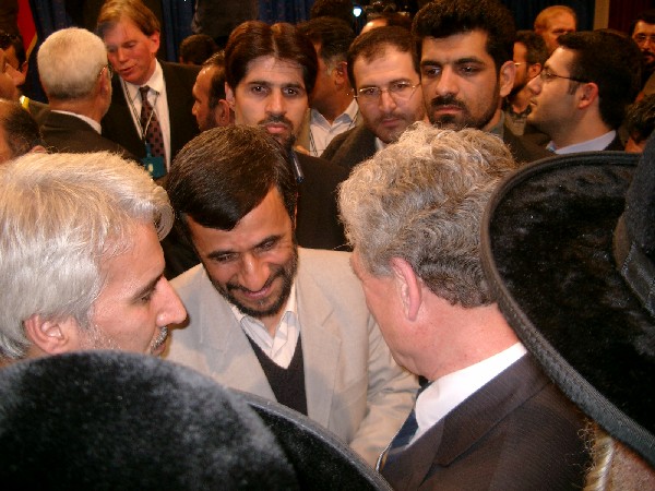[Fred+Tobin+and+Ahmadinejad.JPG]