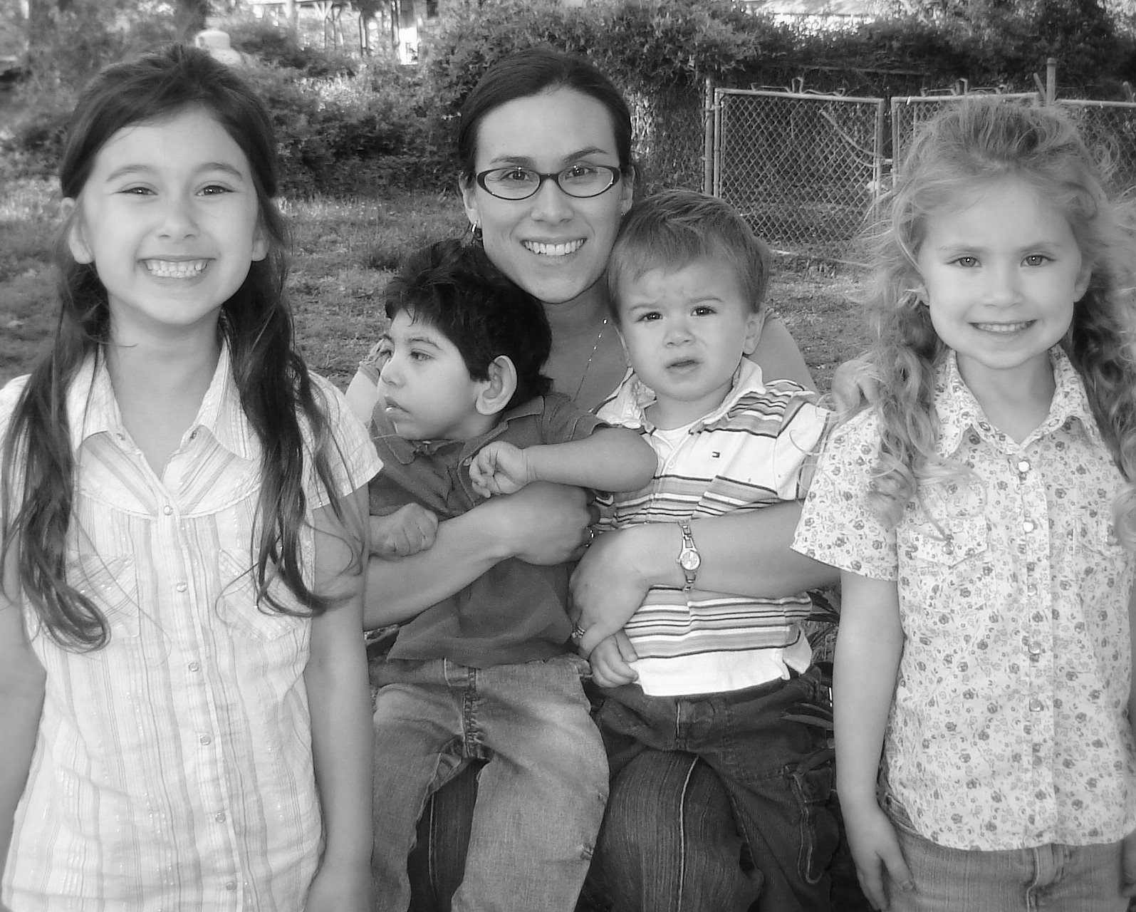 [Mommy+with+Four+kiddos.jpg]