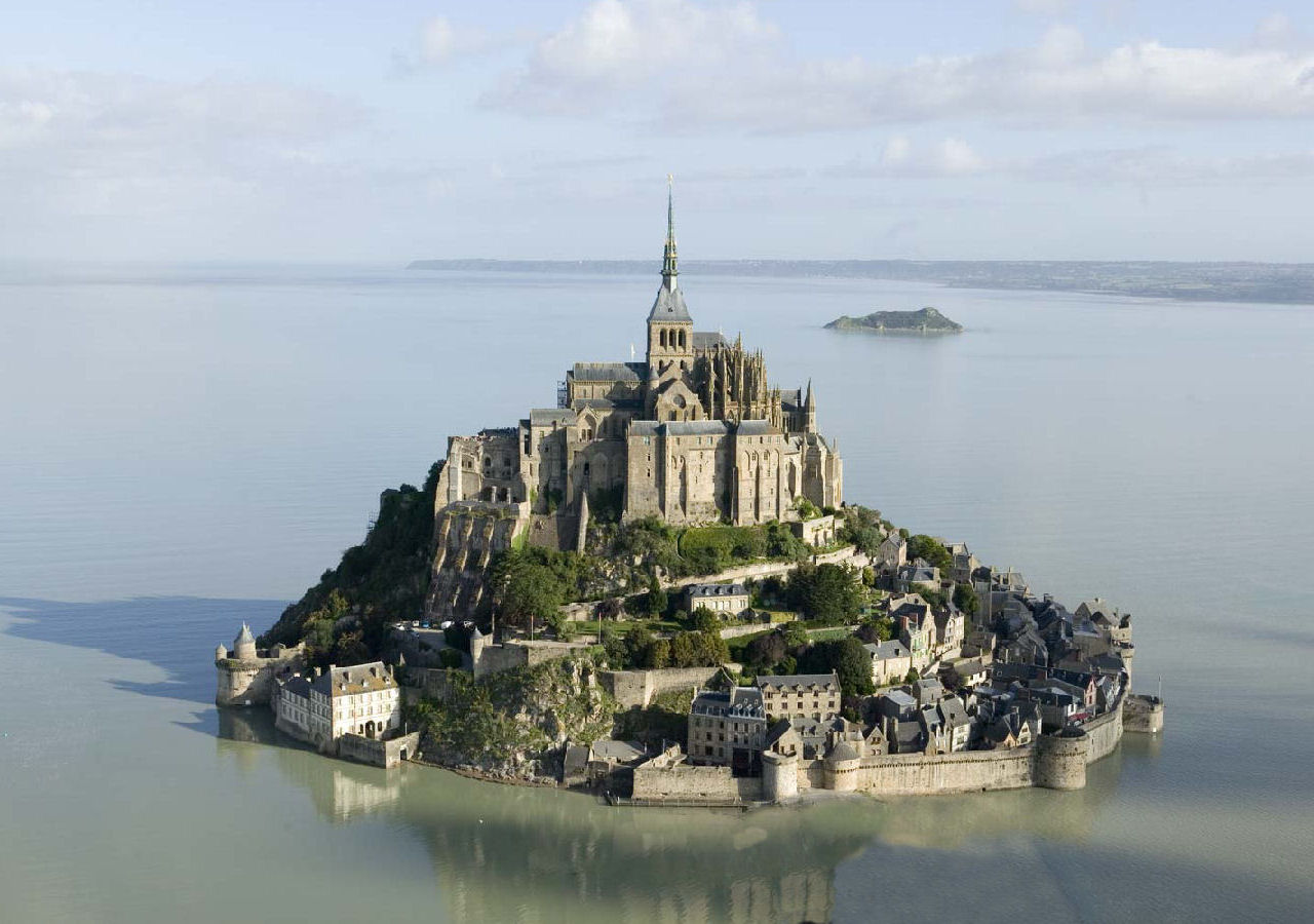 [Mont+Saint-Michel,+aérea,+catedrais+medievais.jpg]