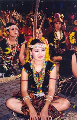 Pakaian Tradisional KDM Sabah+girl
