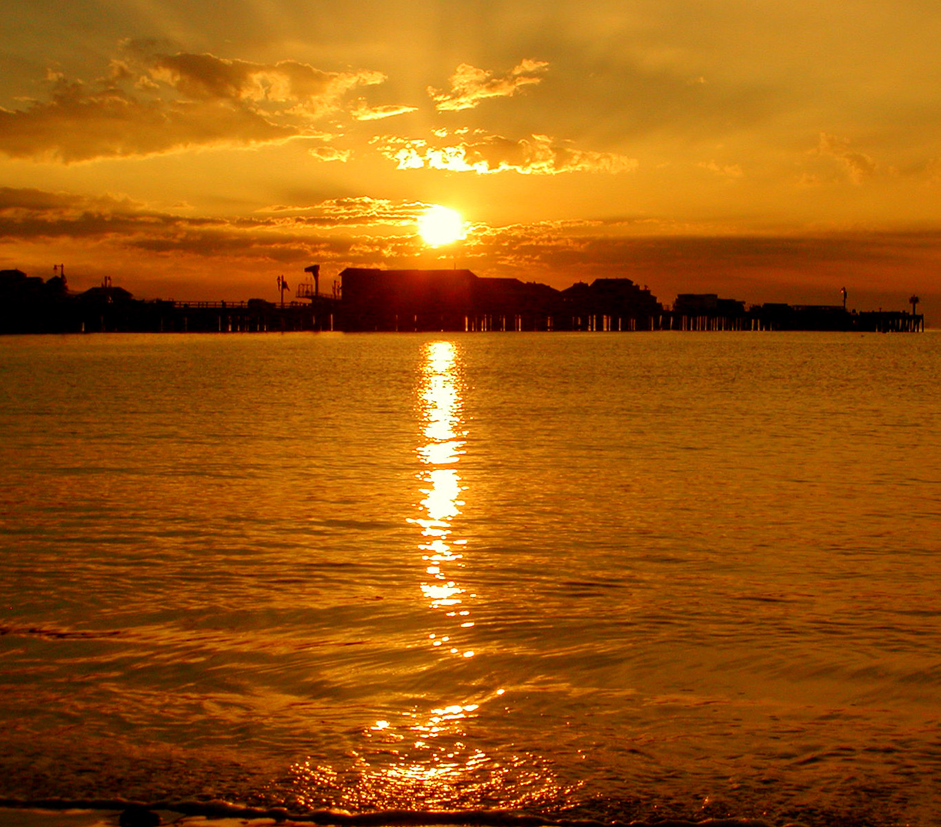 [Sunrise+over+the+docks.jpg]