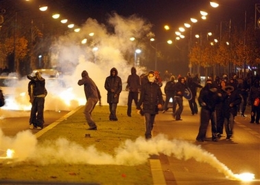 [paris+rioting.jpg]