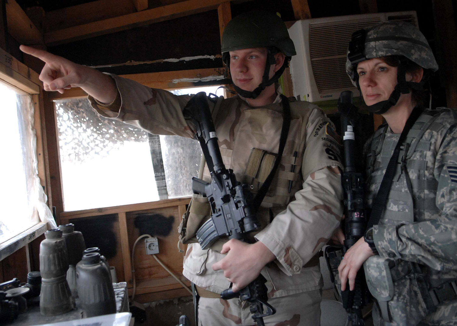 [mother+and+son+in+Iraq.jpg]