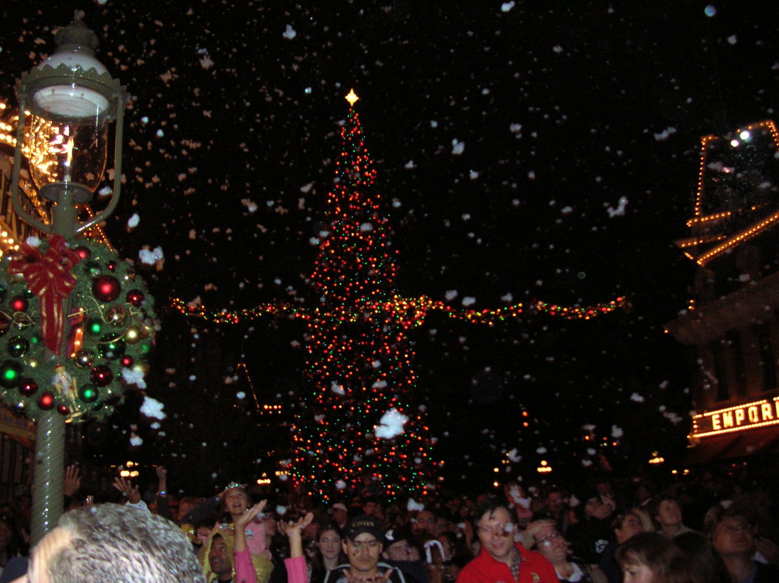 [2007+Nov.+Disneyland+044.jpg]
